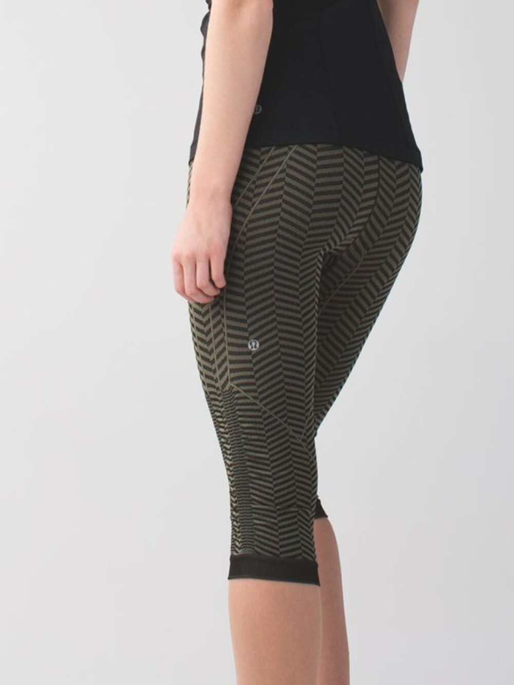 Lululemon In The Flow Crop II Heathered Fatigue Green size 10